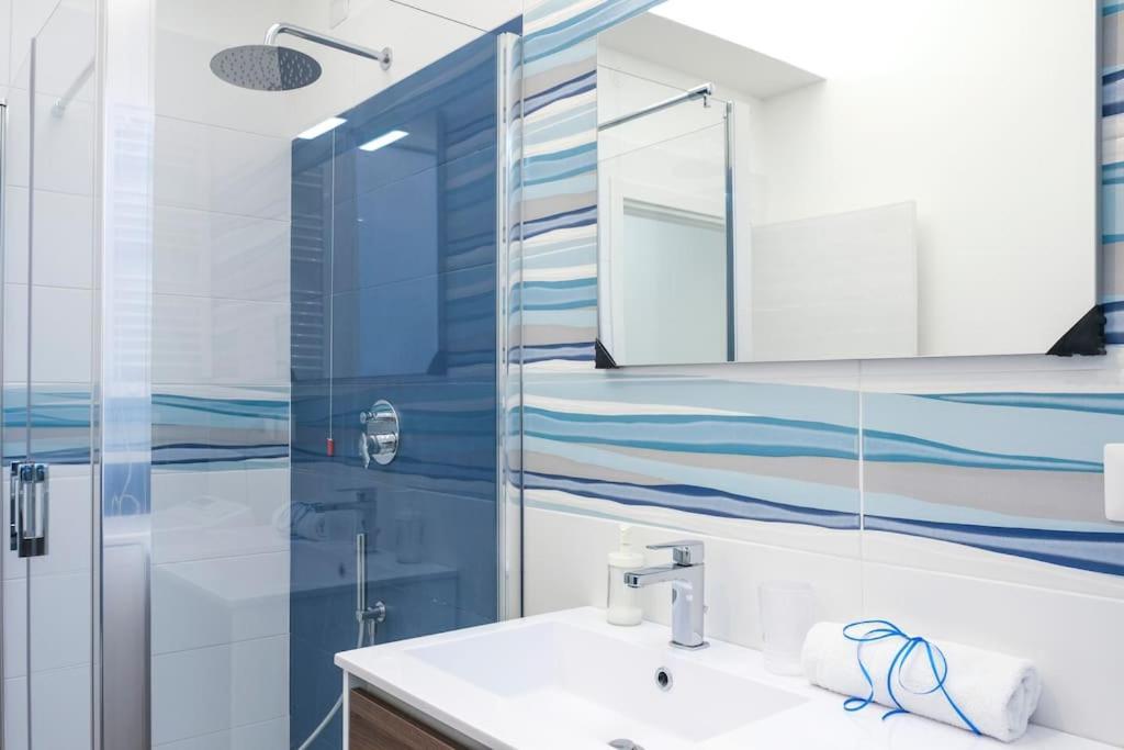 Nizza Apartment In Centro Salerno Luaran gambar