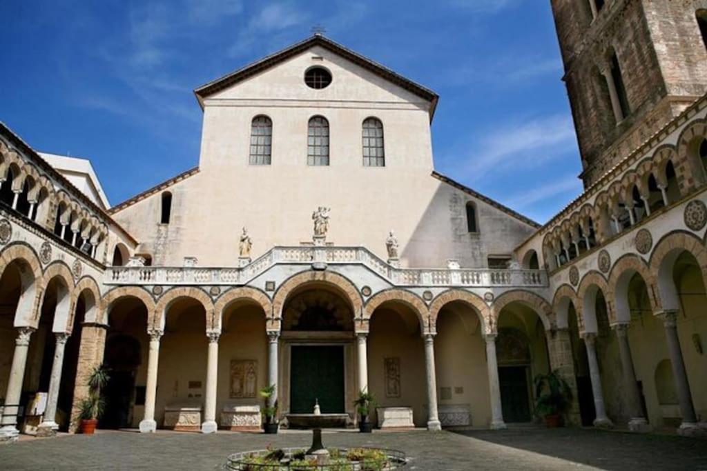 Nizza Apartment In Centro Salerno Luaran gambar